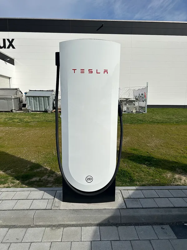 Tesla Supercharger V4 in Bayreuth Nord